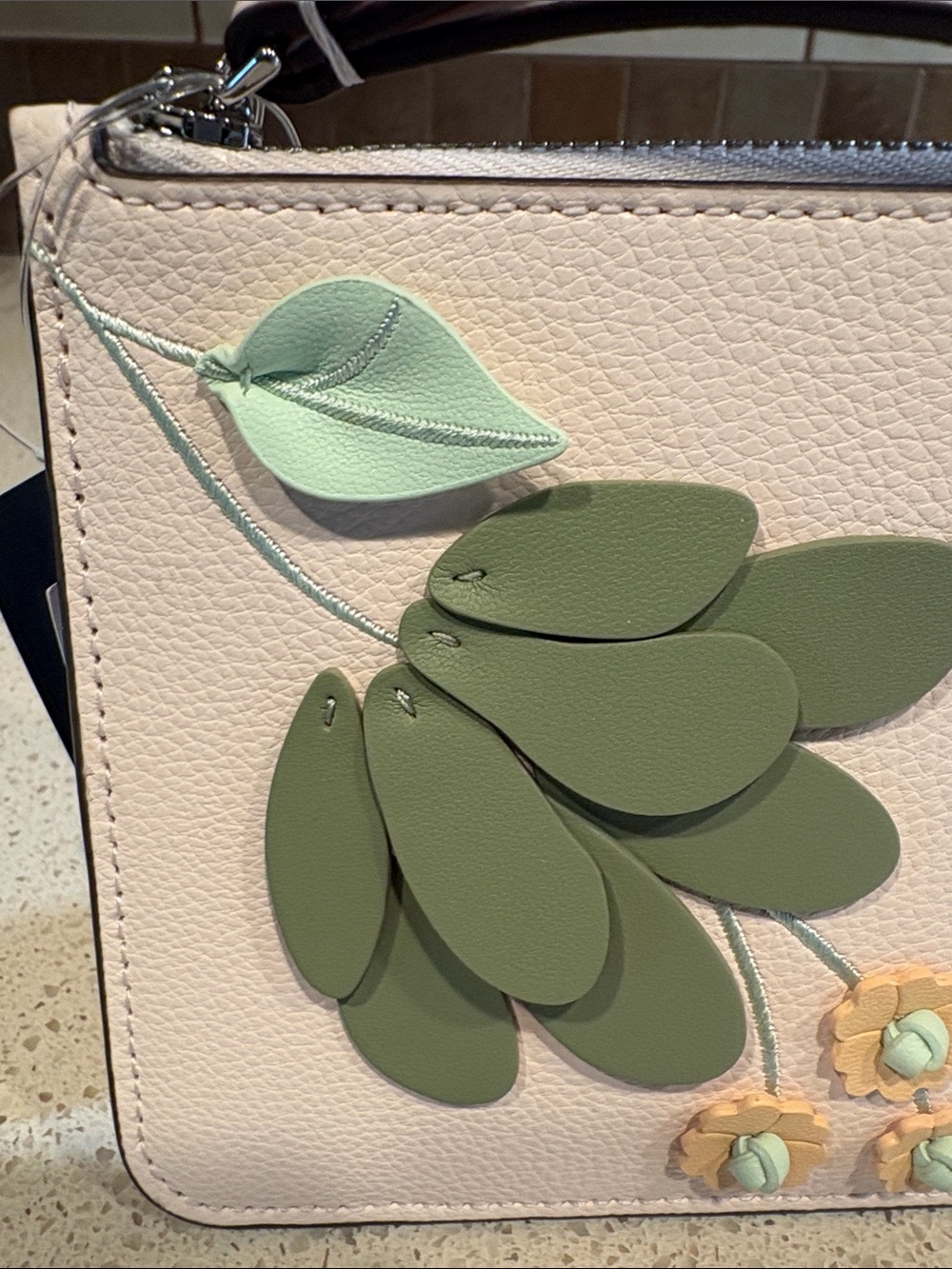 Kate Spade Lucy NWT Peach Pebbled Leather with Leather Floral Appliqué MSRP $169 - Picture 4 of 10